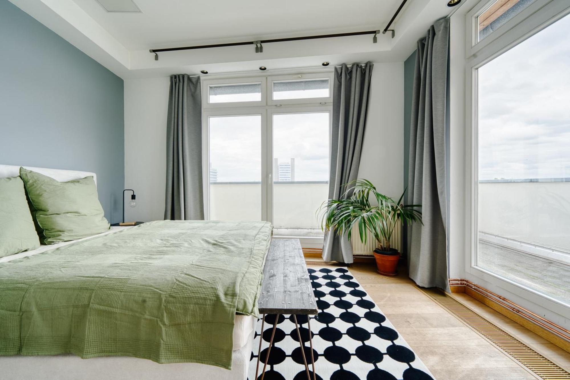 Urban Loft - 180 Skyline Balkon - 2 Sz - Hbf * Berlijn